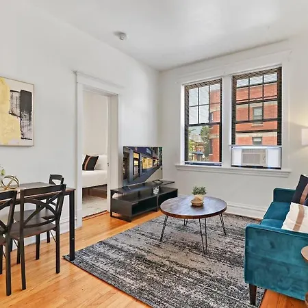 2-Bedroom Cozy Apt In Prime Location - Clark 2